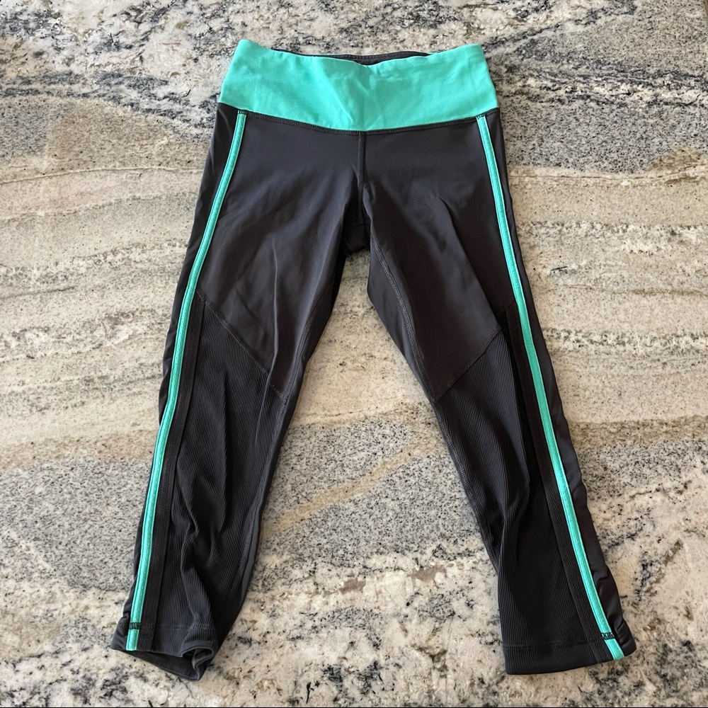 lululemon gray/grey and teal cropped leggings